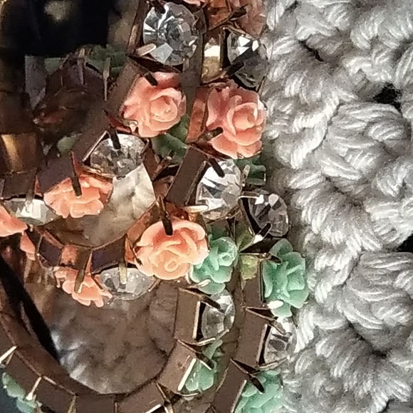 NWT Forever 21 Rose & Rhinestone Elastic Gold Tone Pink & Mint Bracelets Bundle - Picture 6 of 6